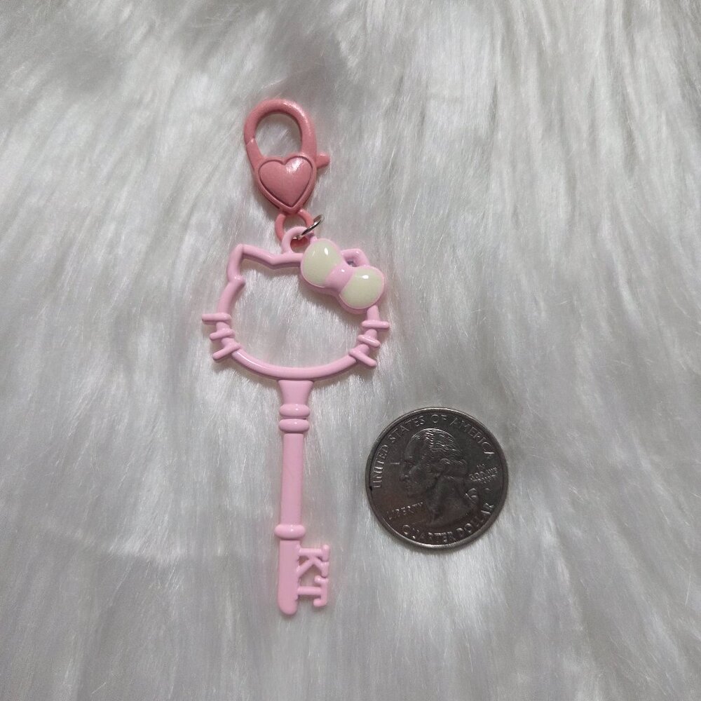 Hello Kitty Key Design Keychain - Picture 3 of 3
